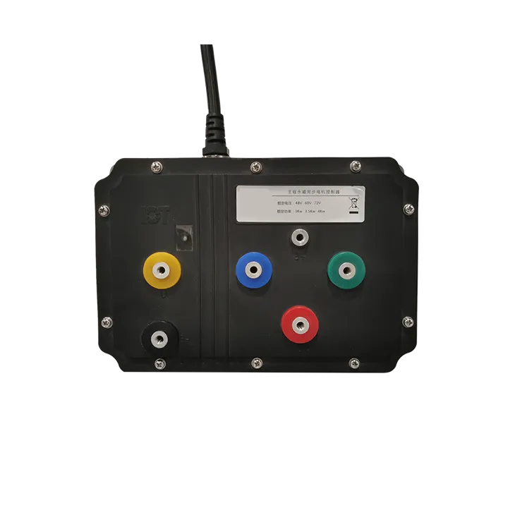 Motè chofè mwaye kontwolè motè